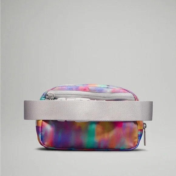 NWT Lululemon Everywhere 1L Belt Bag in Prism Wash - Picture 5 of 6